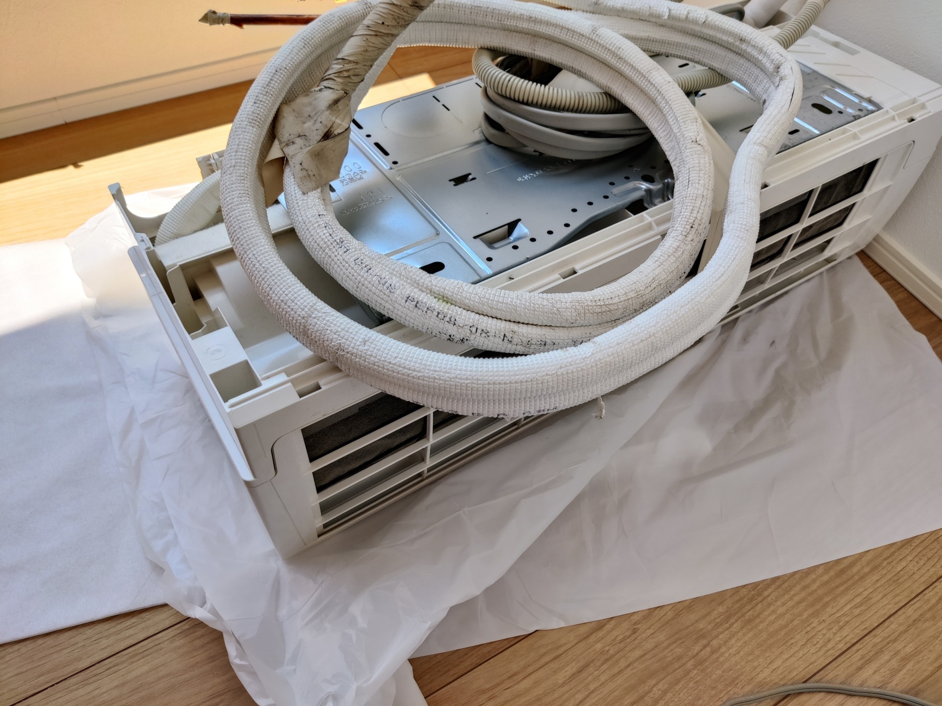 エアコン完全分解クリーニングの作業イメージ